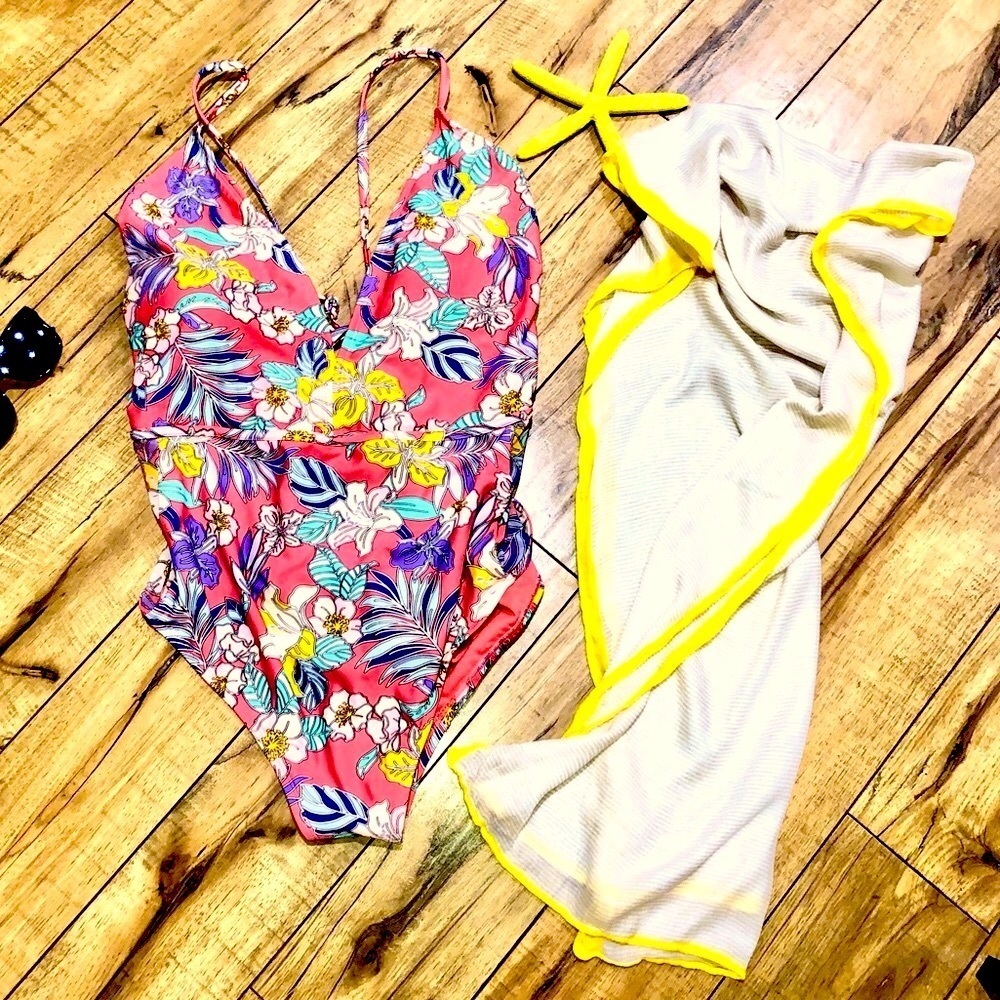 No boundaries One piece swimsuit Floral with Wrap Size 3X